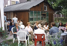 859398 Afbeelding van bewoners van de Abstederdijk en omgeving te Utrecht tijdens een buurtfeest in de Dierenweide ...